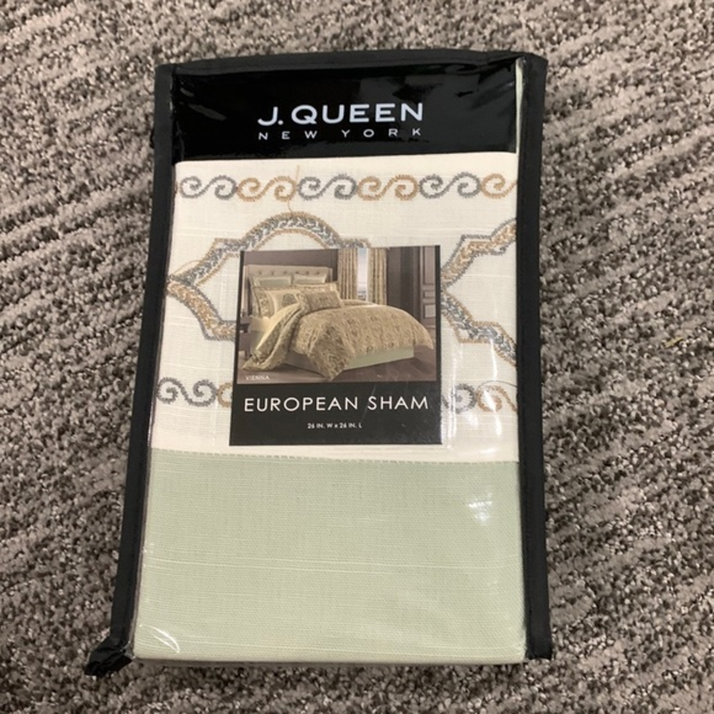 New J. Queen Vienna" European Shams 26 X 26" Green‎ MSRP $119
NWT/NEW One Sham